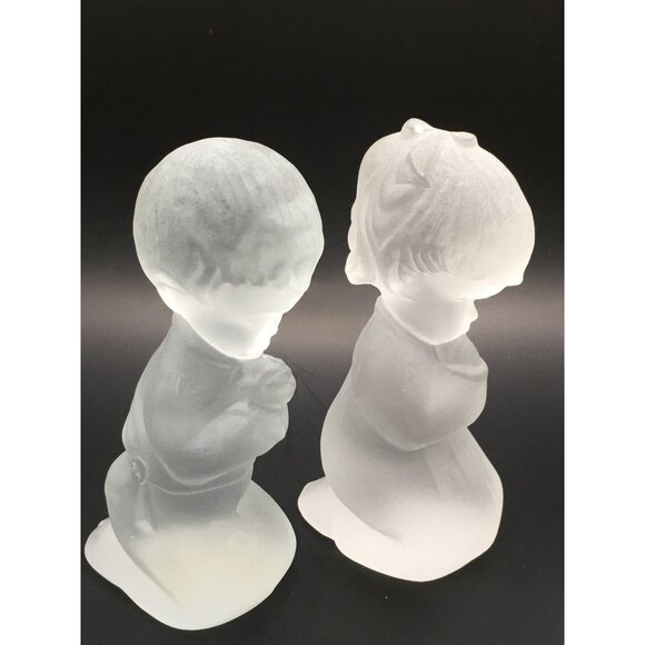 Vintage Fenton Frosted Satin Glass Praying Children Figurines 4'' Pair - Picture 8 of 16